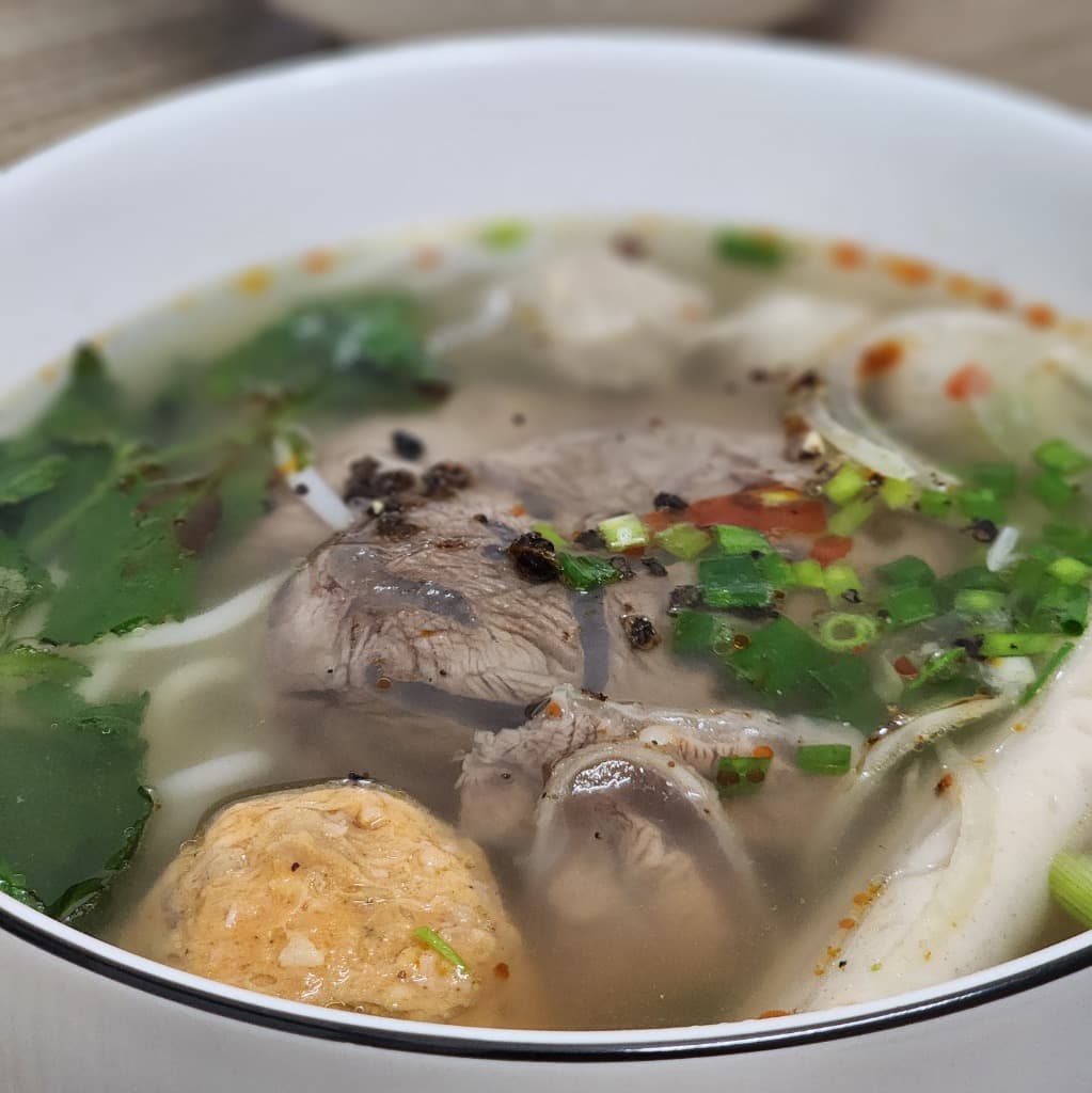 Bún bò nạm chả